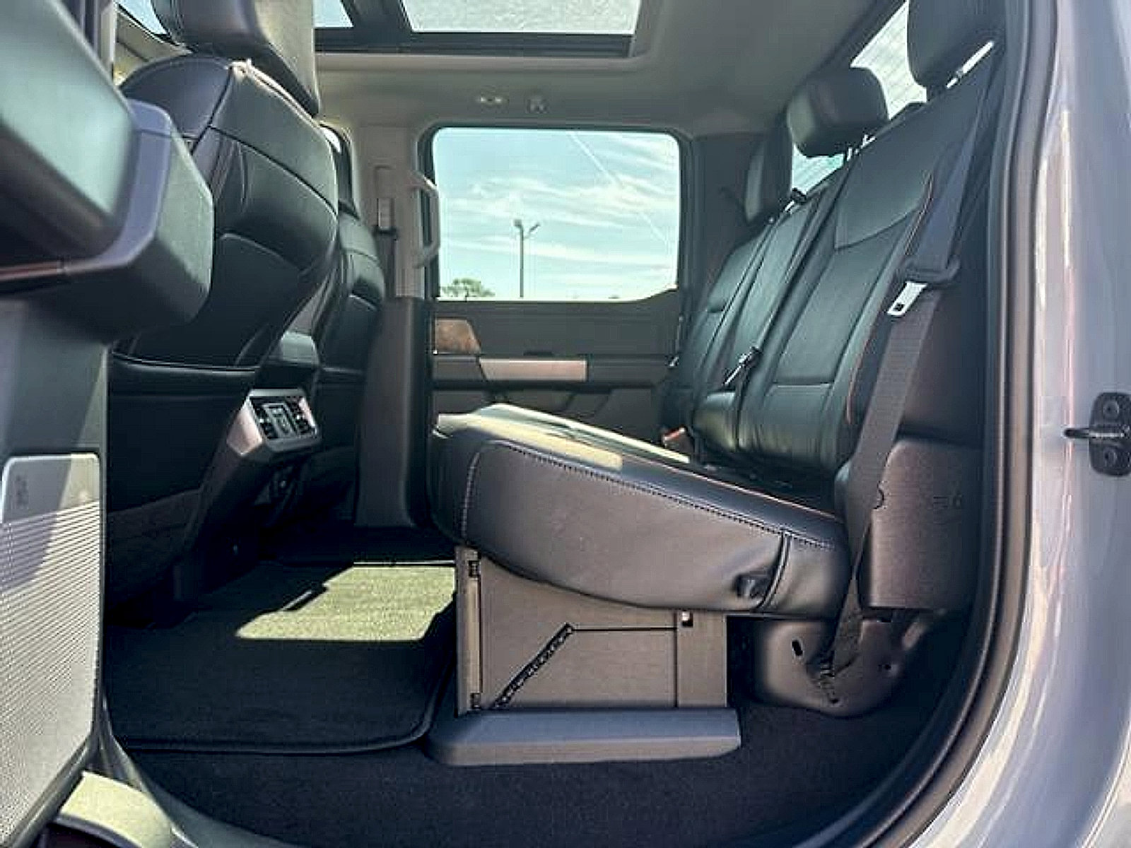 New 2025 Ford F250 Lariat w/ Lariat Ultimate Package image 14