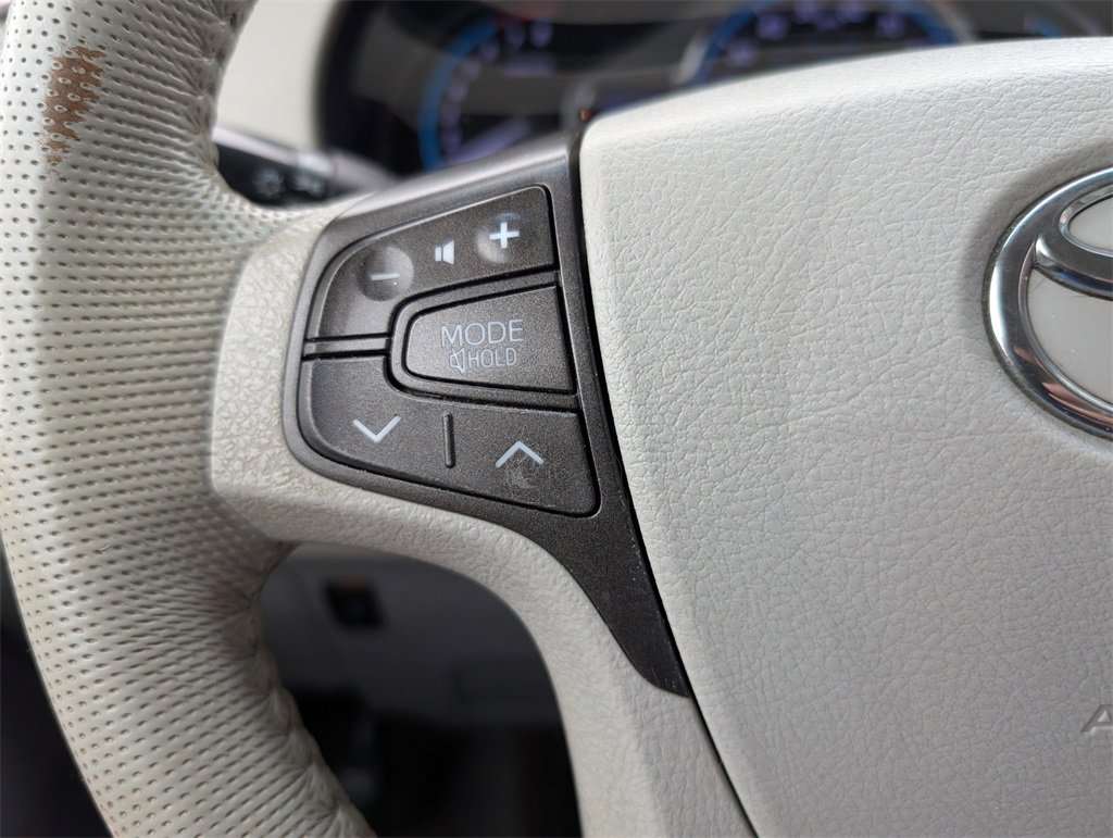 Used 2013 Toyota Sienna XLE image 22