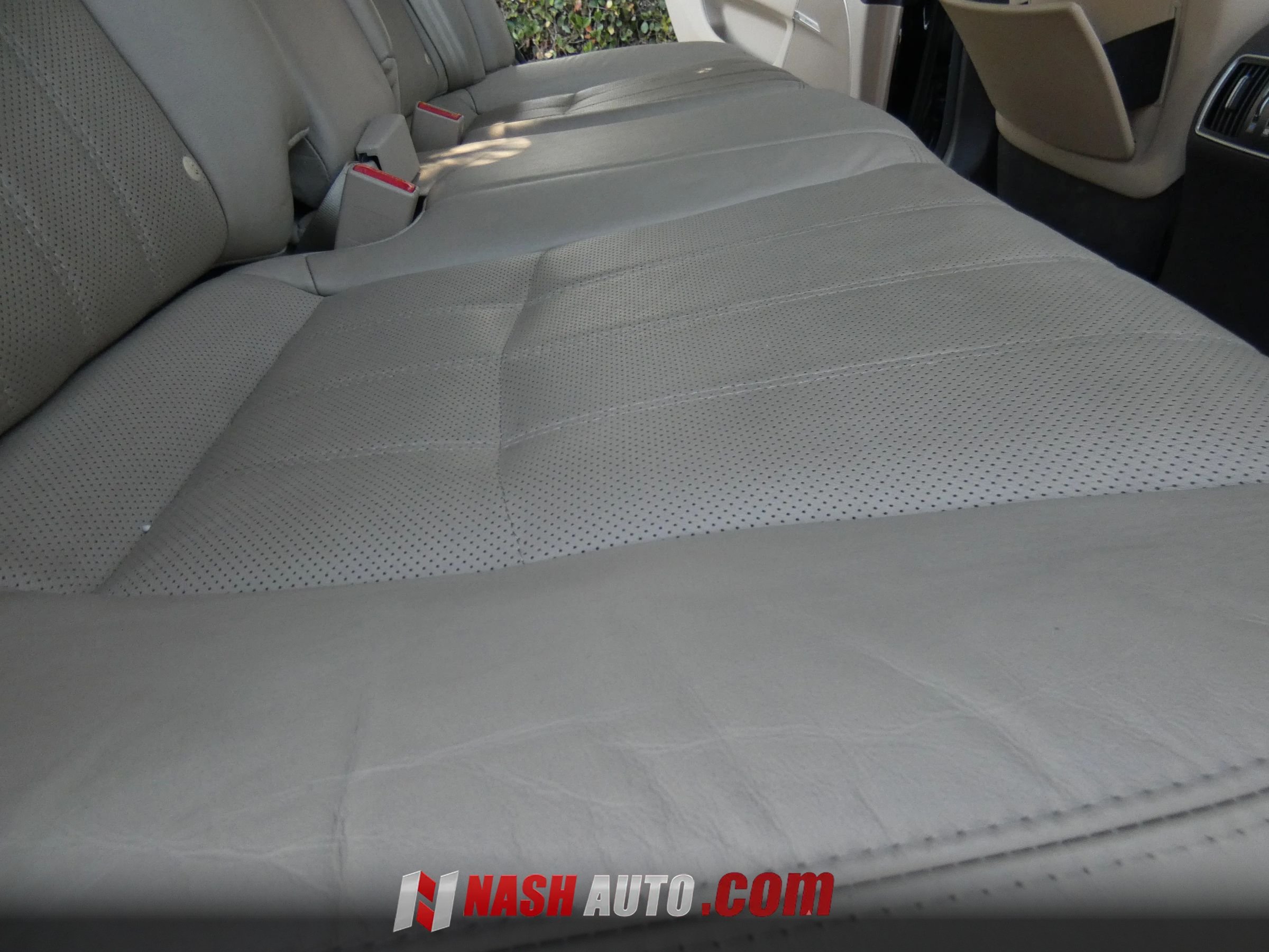 Used 2013 Hyundai Equus Signature RWD image 37