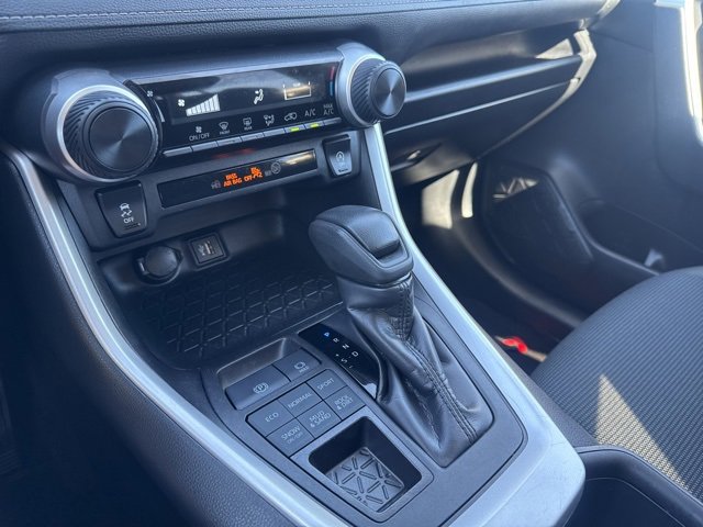 Used 2024 Toyota RAV4 LE image 16