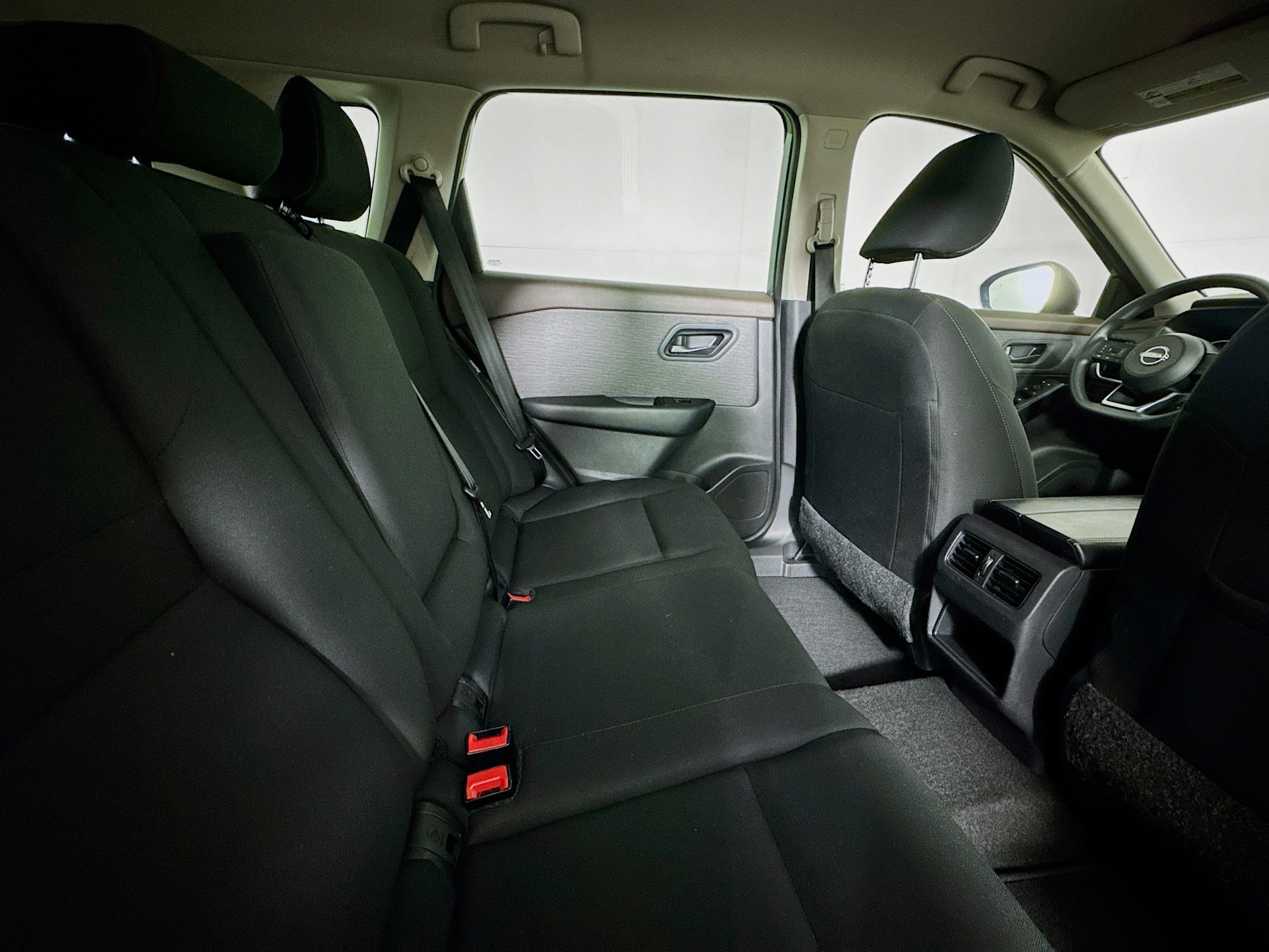 Used 2023 Nissan Rogue S image 26