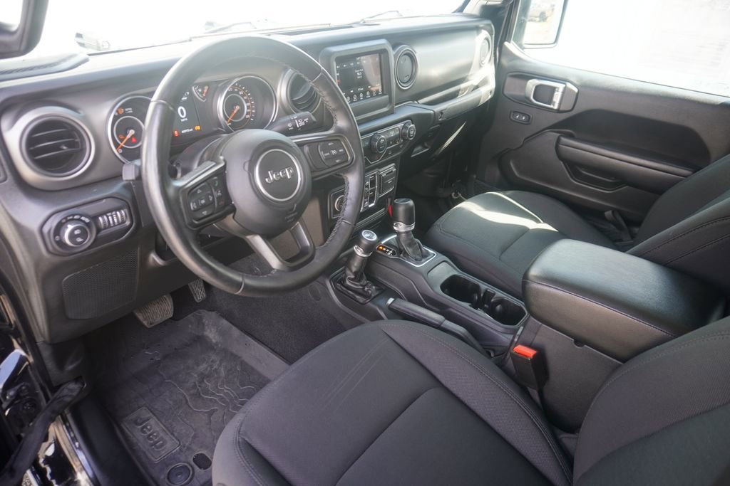 Used 2022 Jeep Gladiator Willys AWD/4WD image 10