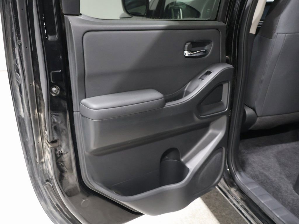 Used 2024 Nissan Frontier SV image 19