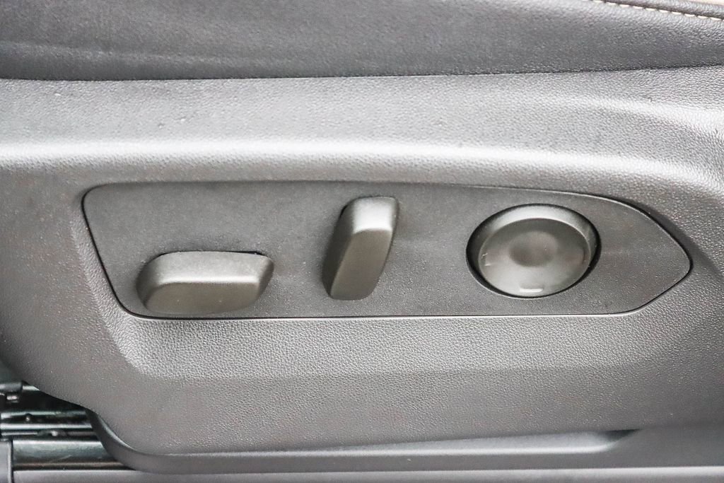 Used 2025 Chevrolet Suburban Premier image 21