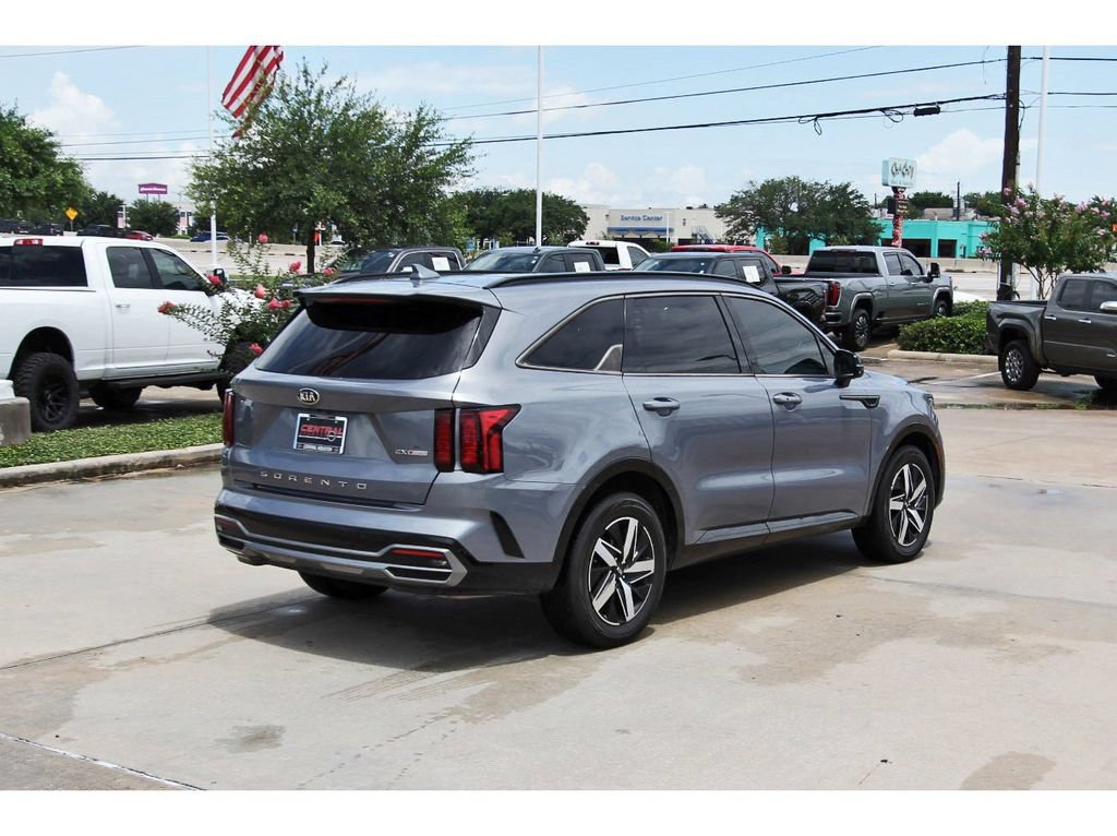 Used 2021 Kia Sorento EX w/ Panoramic Sunroof Package FWD image 6