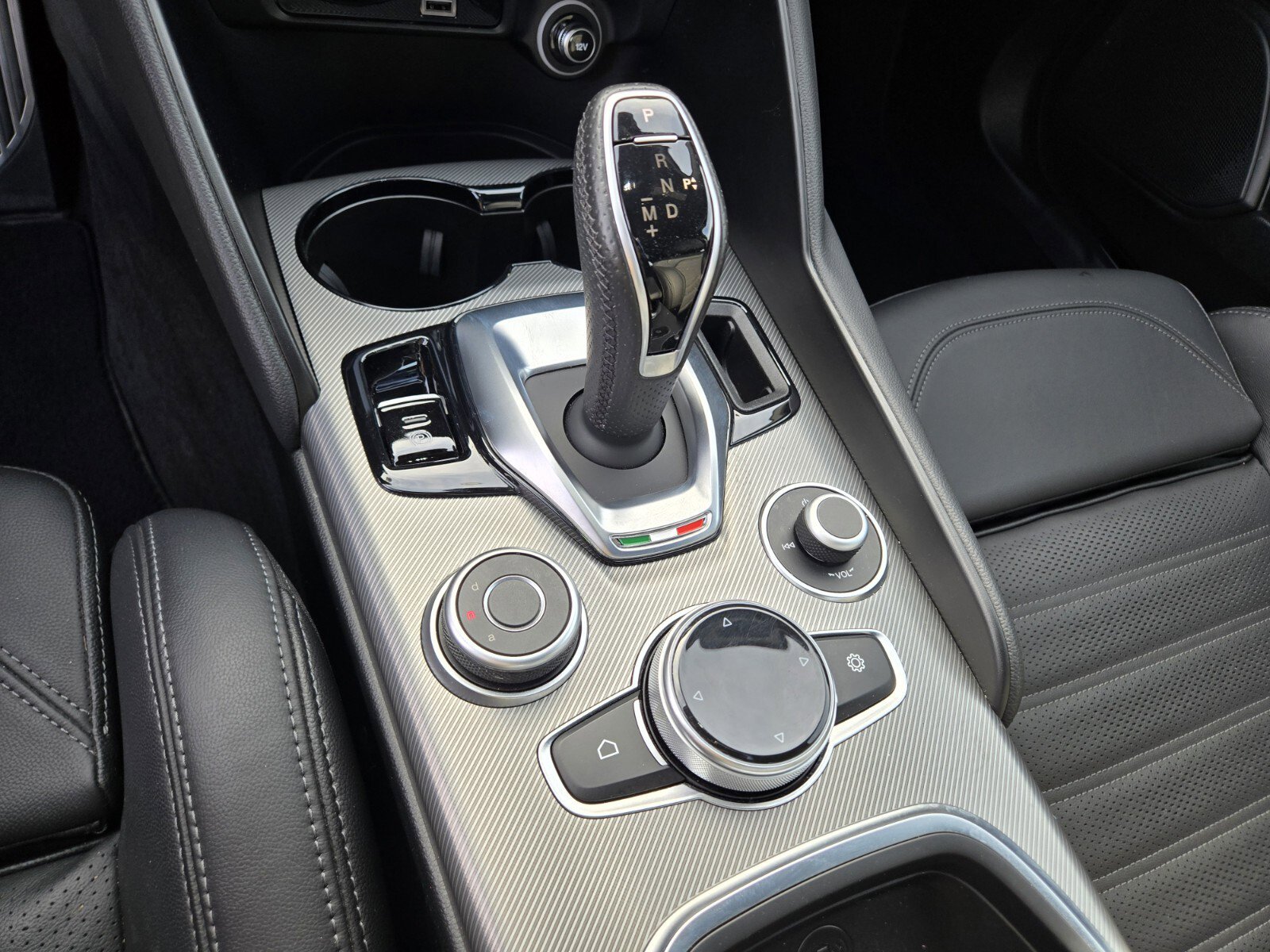 Used 2025 Alfa Romeo Giulia AWD image 22