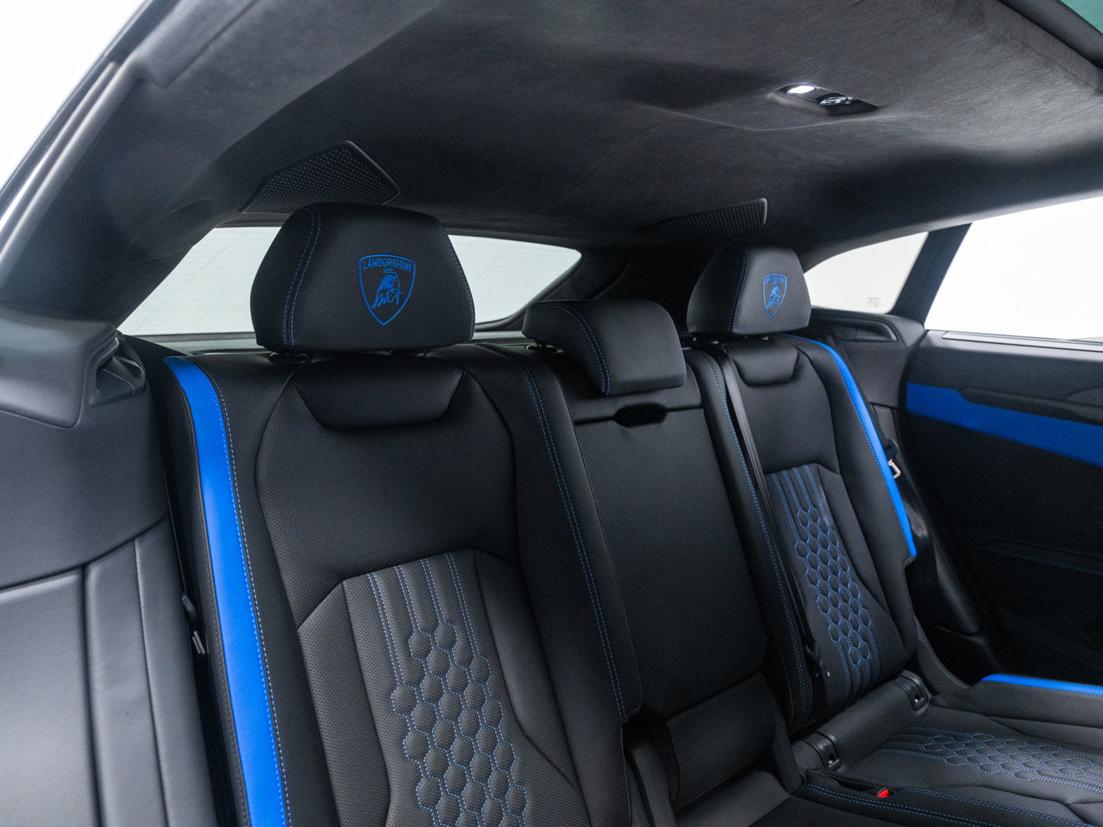 Used 2025 Lamborghini Urus SE AWD/4WD image 73