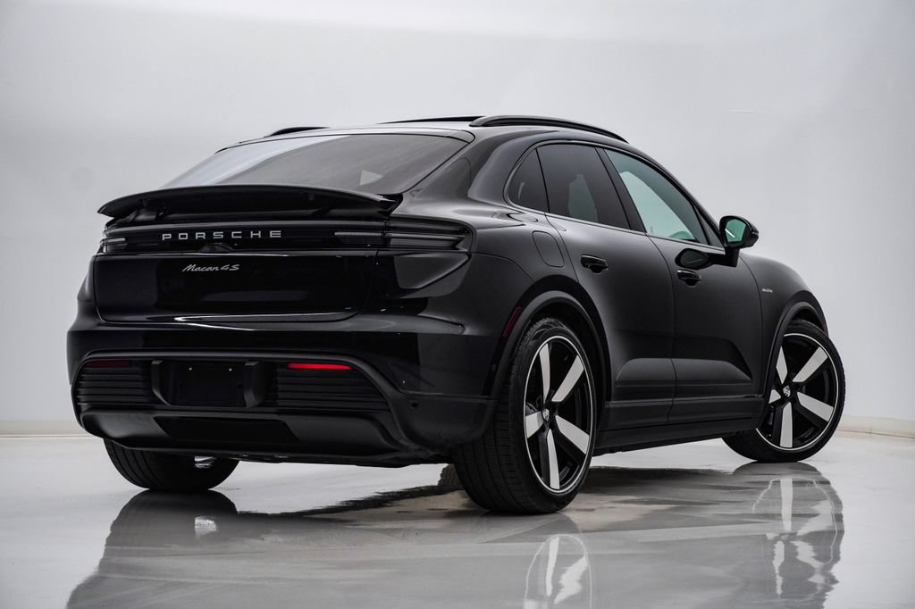 Certified 2025 Porsche Macan 4S Electric AWD/4WD image 11