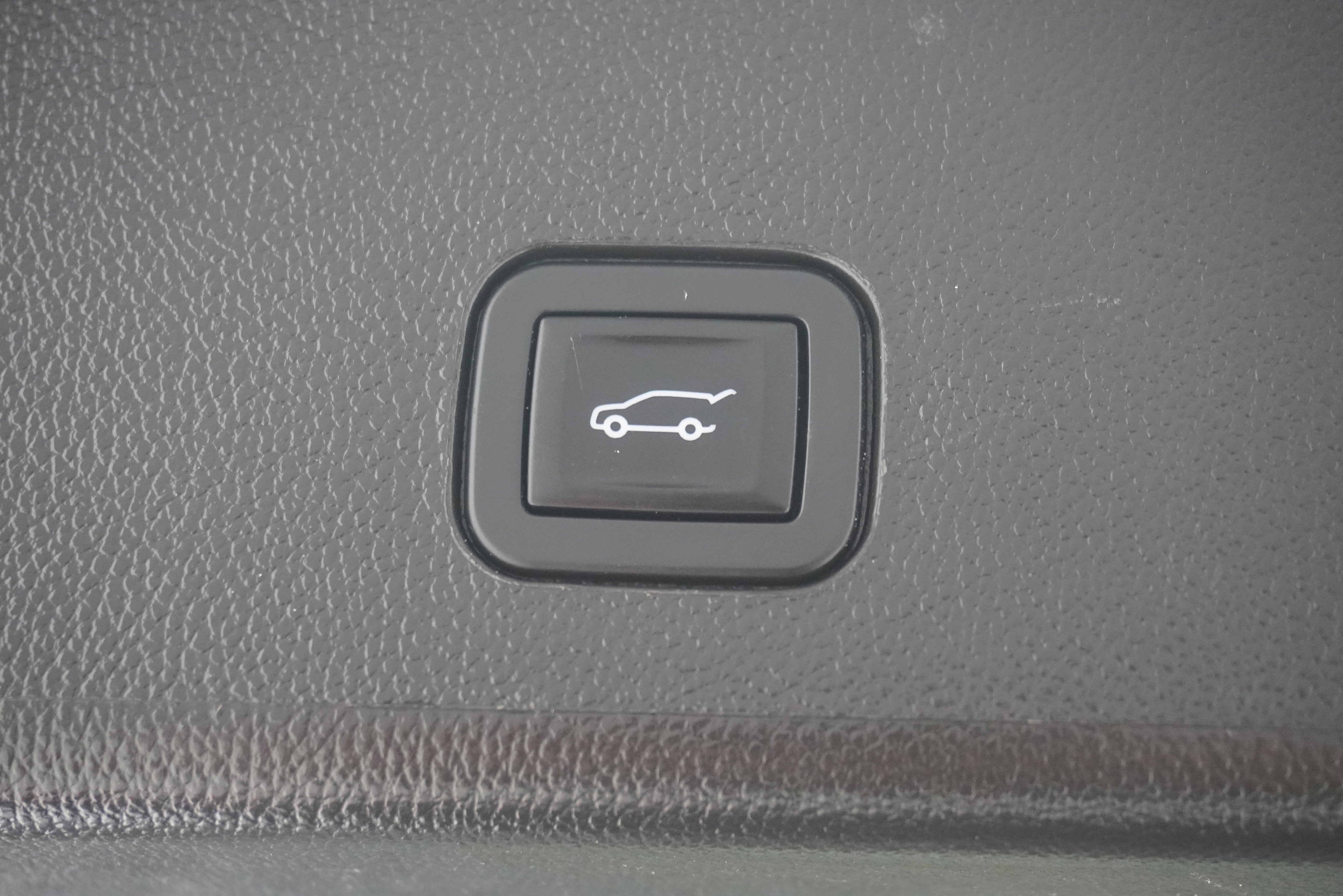 Used 2013 Cadillac SRX Luxury w/ Driver Awareness Package image 27