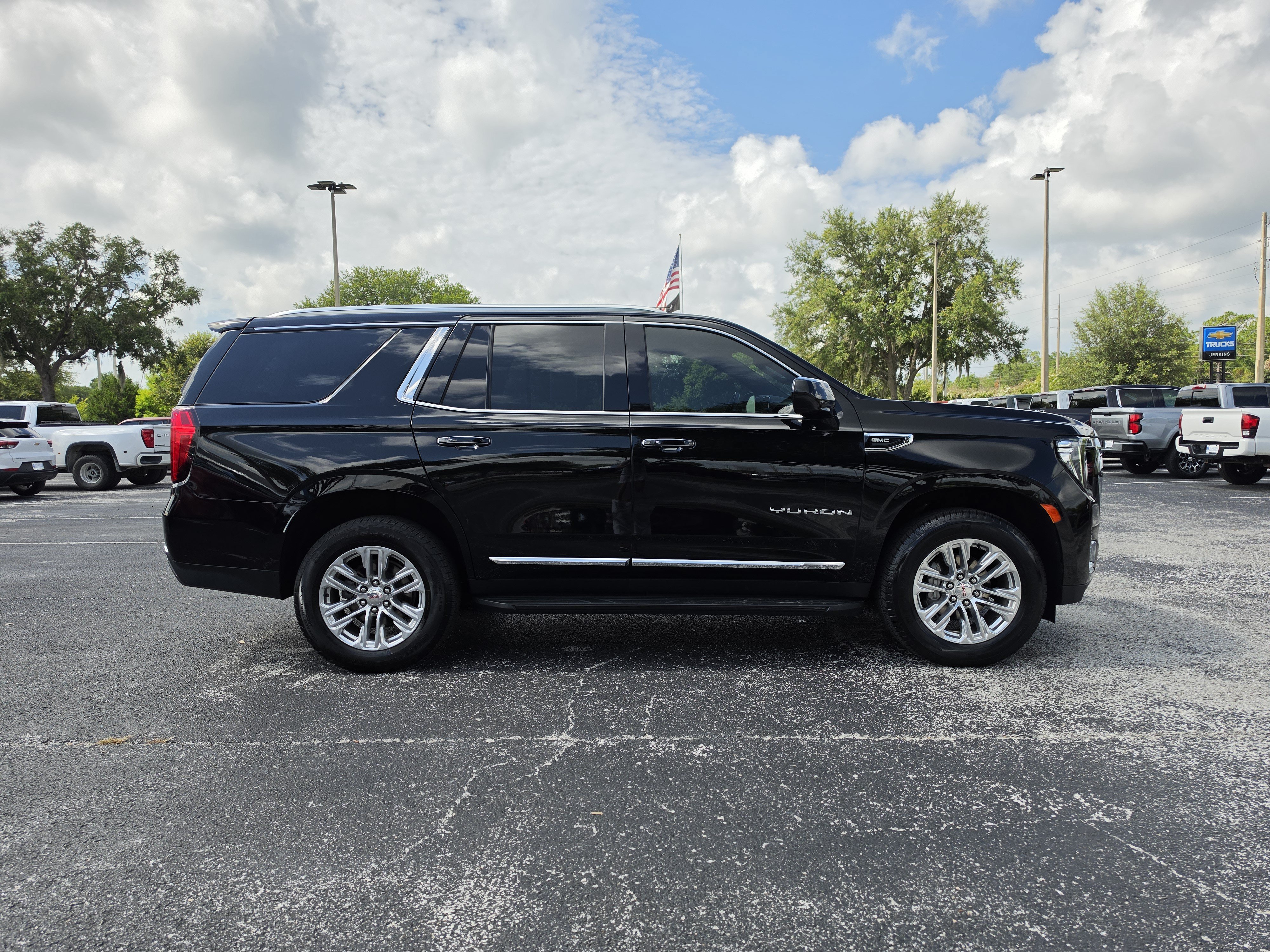 Certified 2023 GMC Yukon SLT RWD image 3