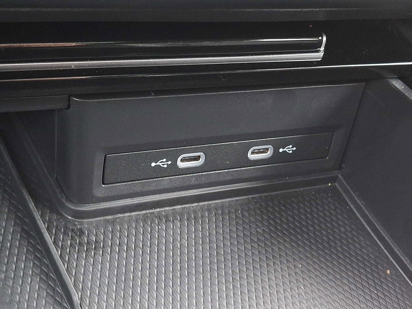 Used 2025 Volkswagen Atlas Peak Edition SE AWD/4WD image 22