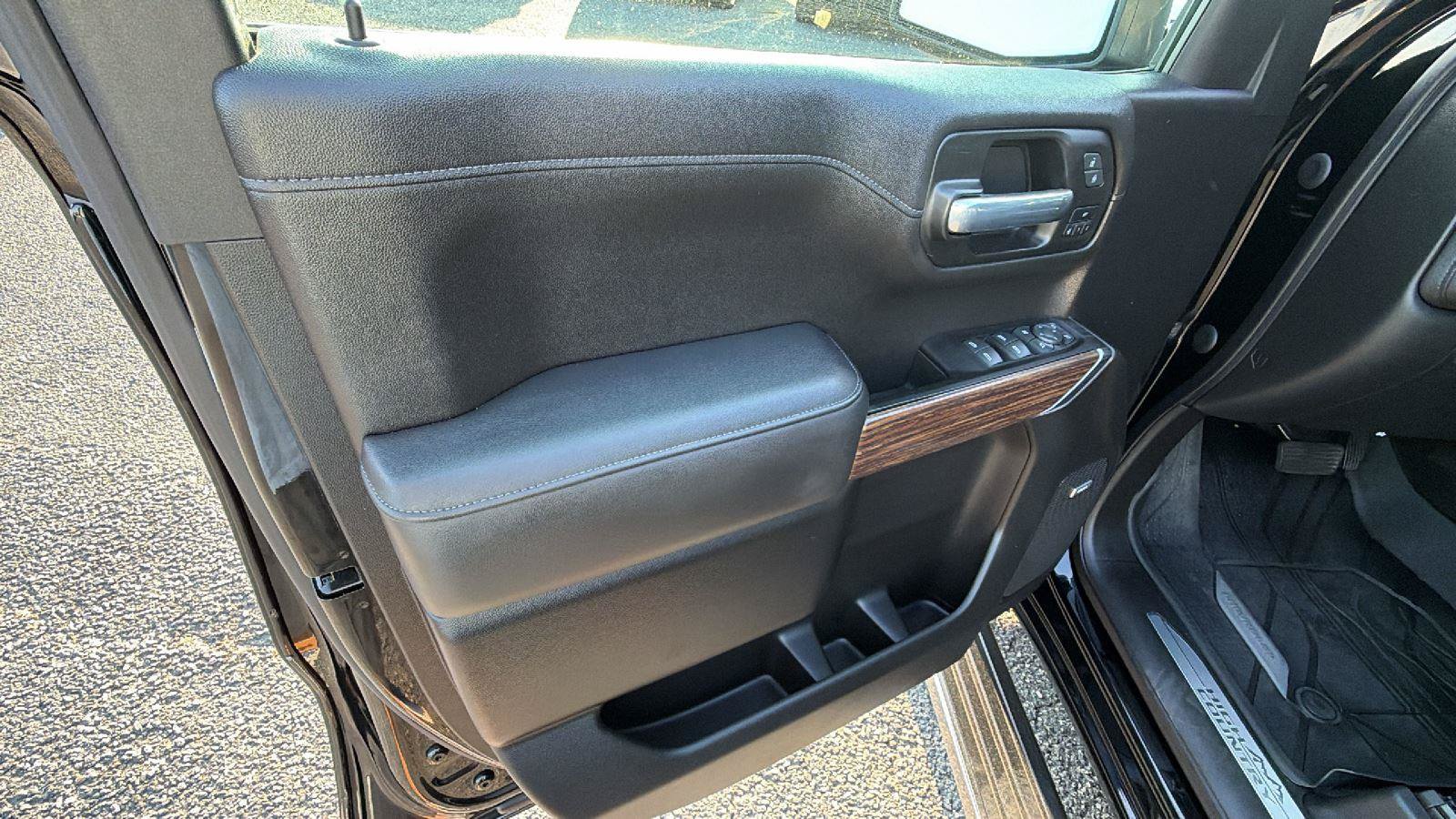 Used 2021 Chevrolet Silverado 1500 High Country w/ Technology Package AWD/4WD image 13