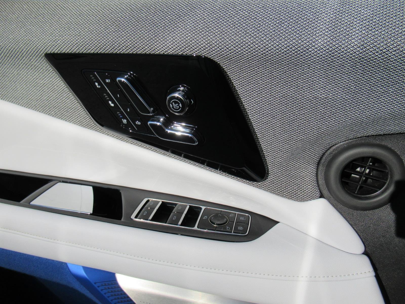 Certified 2025 Cadillac Optiq Sport 2 AWD/4WD image 22