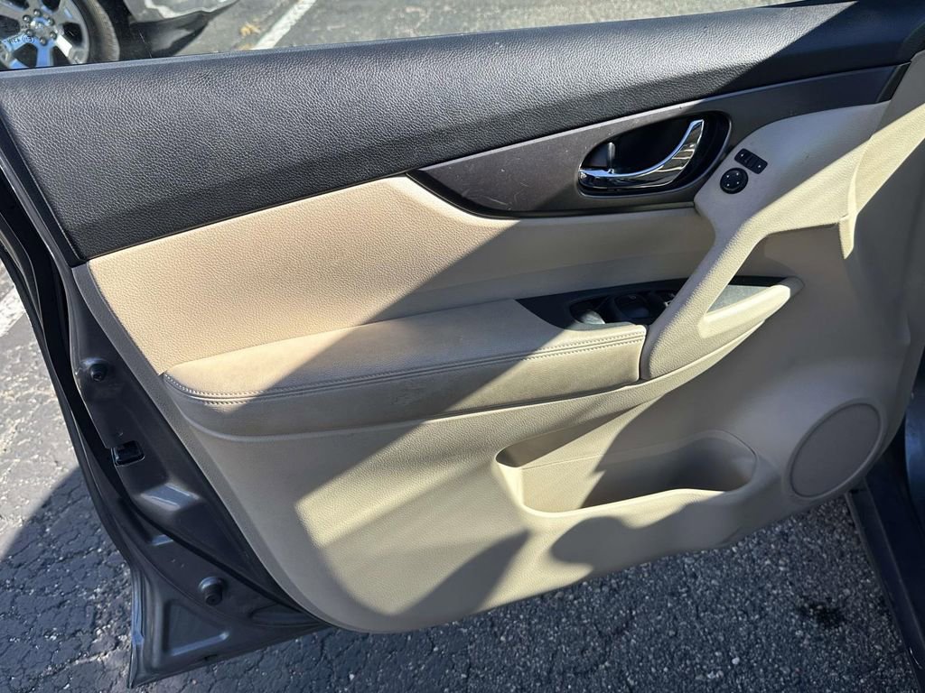 Used 2016 Nissan Rogue SV image 15