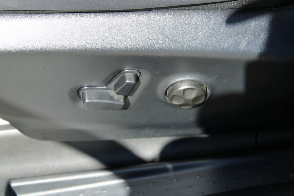 Used 2025 Chrysler Pacifica Select image 18