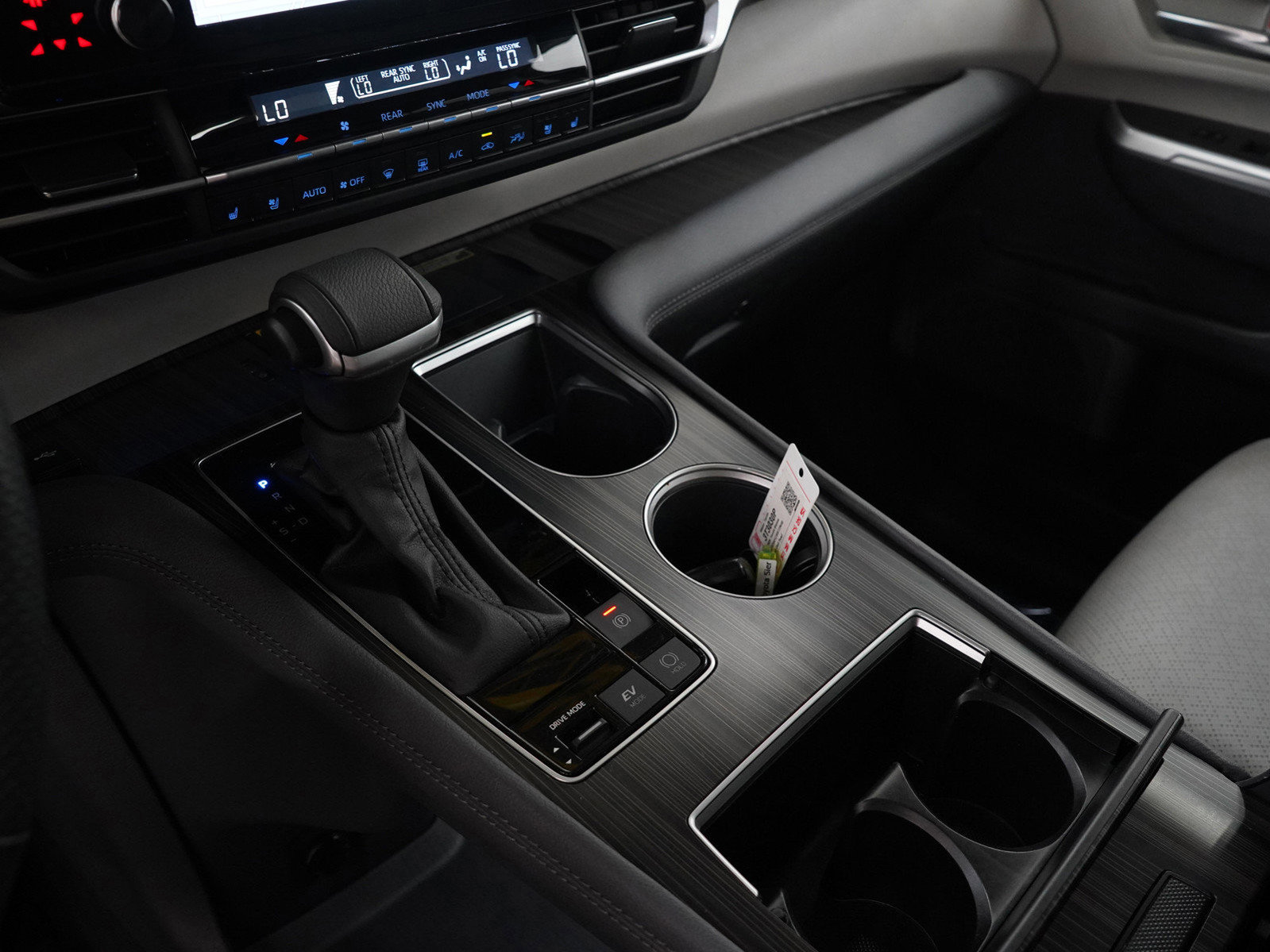 New 2024 Toyota Sienna Limited image 26