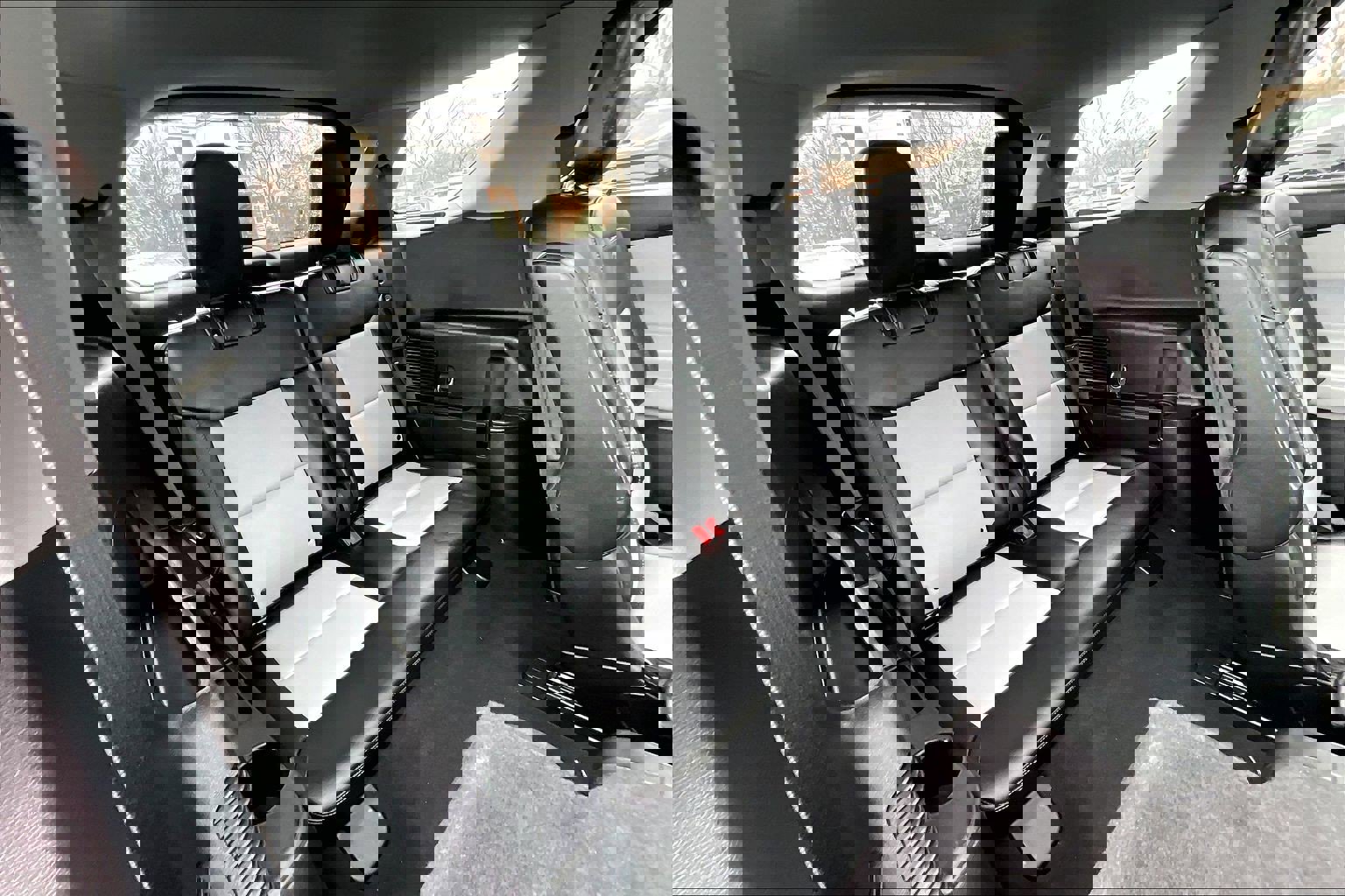 Used 2022 Ford Explorer XLT w/ Equipment Group 202A image 26