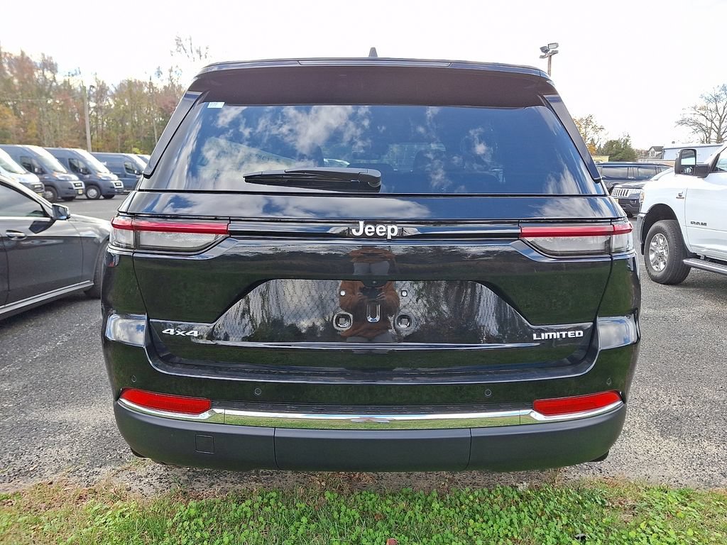 New 2025 Jeep Grand Cherokee Limited w/ MOPAR Finishing Package AWD/4WD image 5