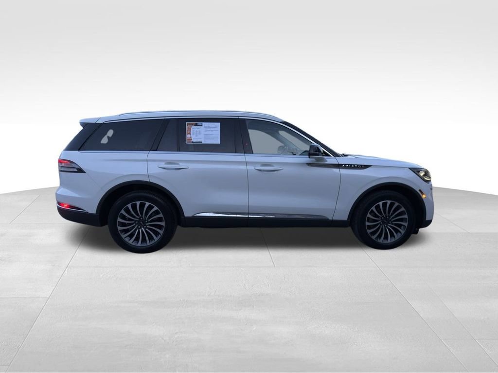 Used 2023 Lincoln Aviator AWD w/ Premium Package image 4