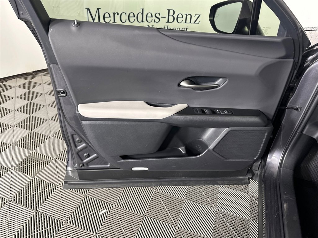 Used 2025 Lexus UX 300h FWD image 10
