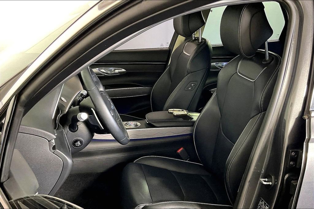 Used 2022 Genesis GV70 2.5T w/ Advanced Package image 37