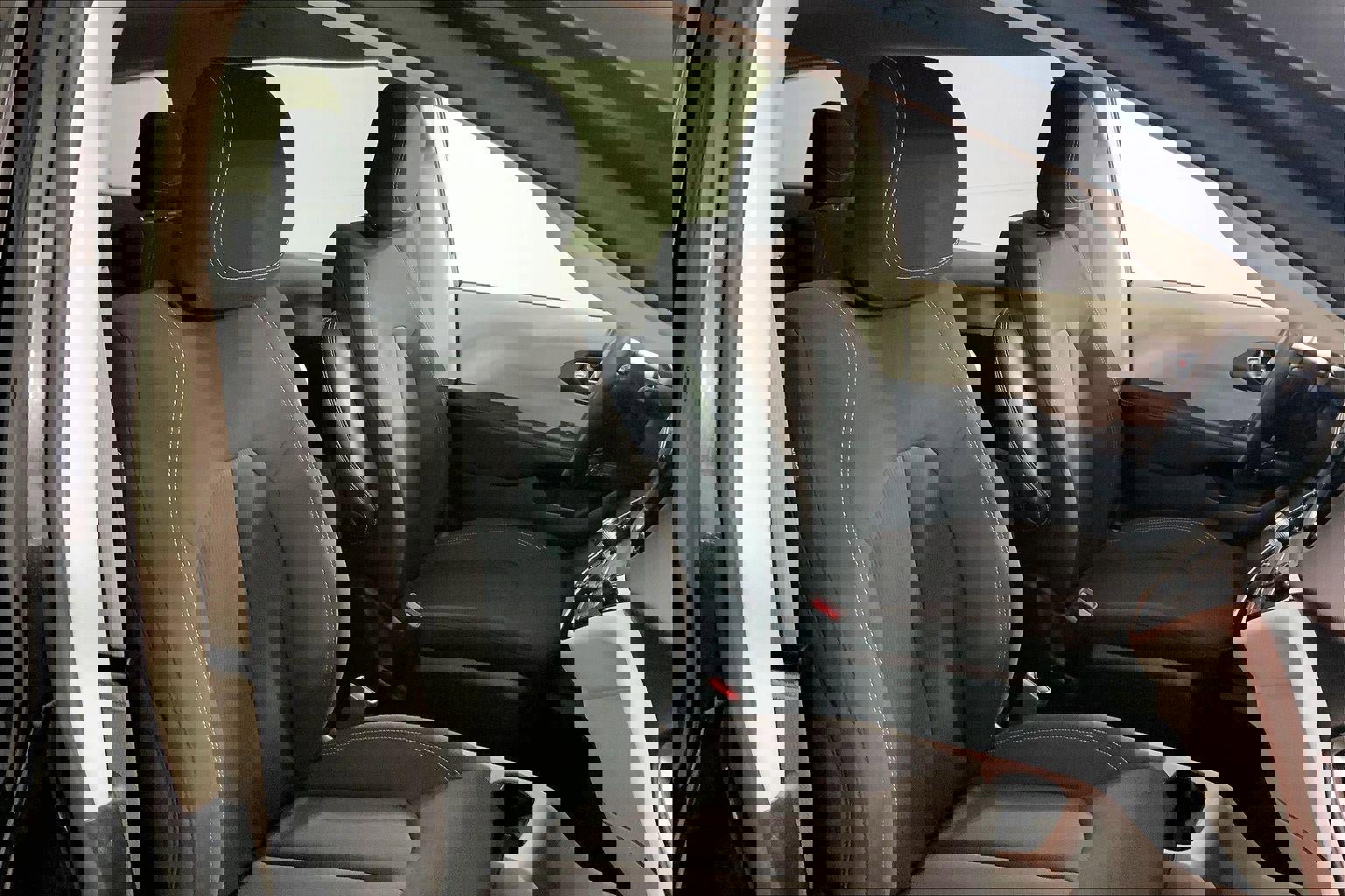 Used 2023 Chrysler Voyager LX image 7