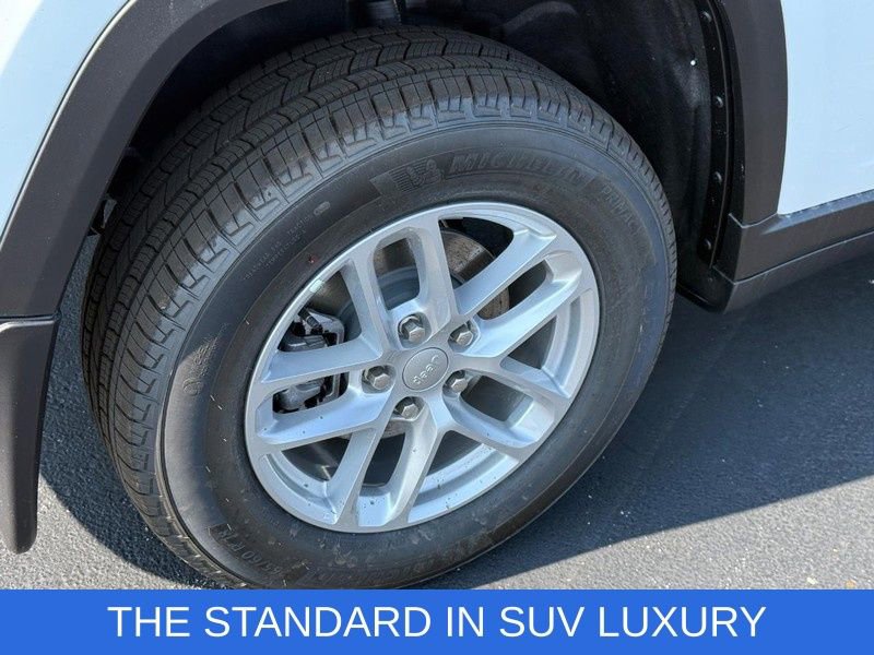 New 2025 Jeep Grand Cherokee Laredo X w/ Luxury Tech Group I image 5