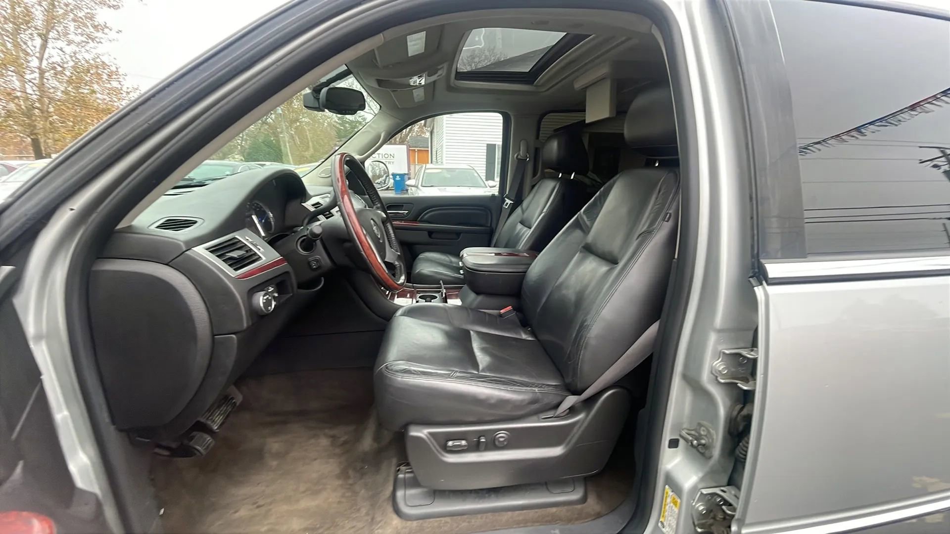 Used 2011 Cadillac Escalade EXT Premium image 12