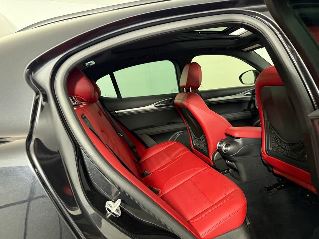 Used 2024 Alfa Romeo Stelvio Veloce image 27