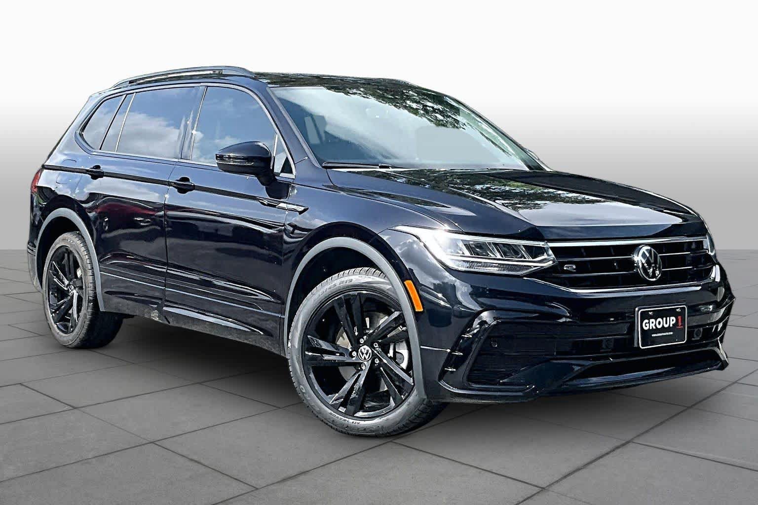 Used 2024 Volkswagen Tiguan SE R-Line FWD image 3