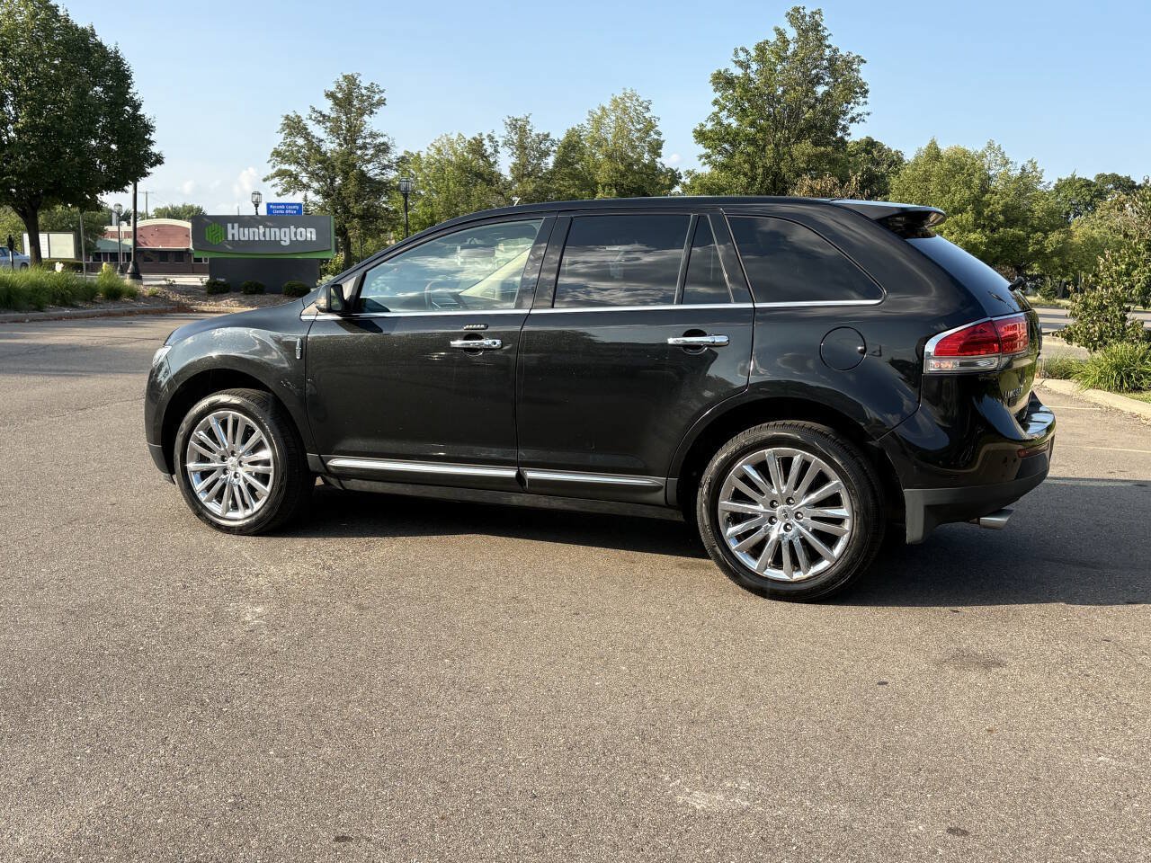 Used 2014 Lincoln MKX AWD w/ Equipment Group 102A image 12