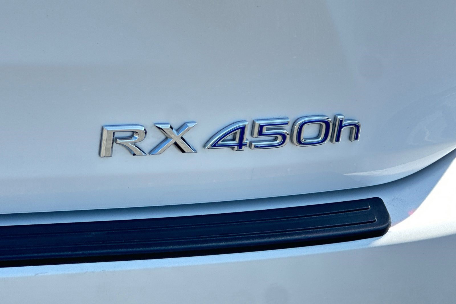 Certified 2022 Lexus RX 450h AWD w/ Premium Package image 23