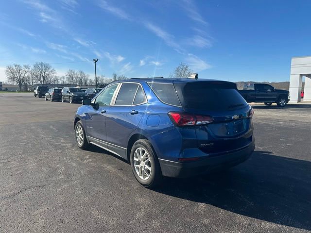 Used 2022 Chevrolet Equinox LS w/ LS Convenience Package image 2
