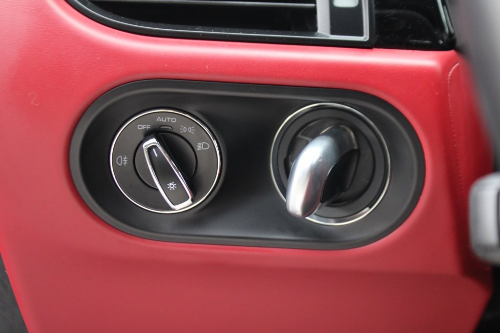 Used 2025 Porsche Macan image 21