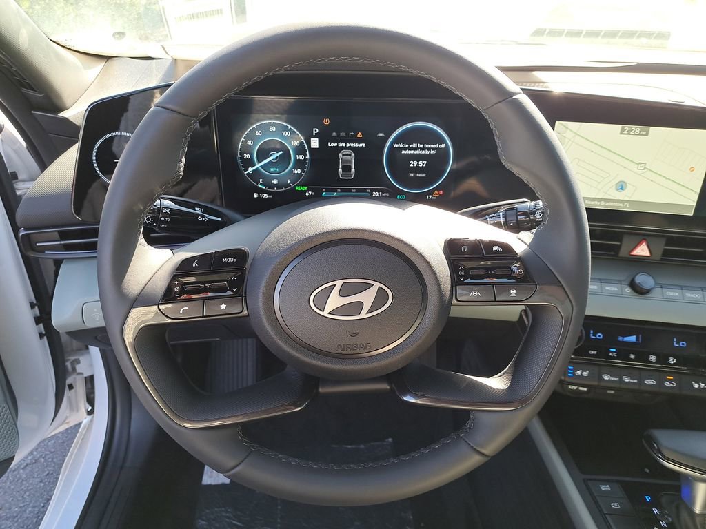 New 2025 Hyundai Elantra Limited image 18