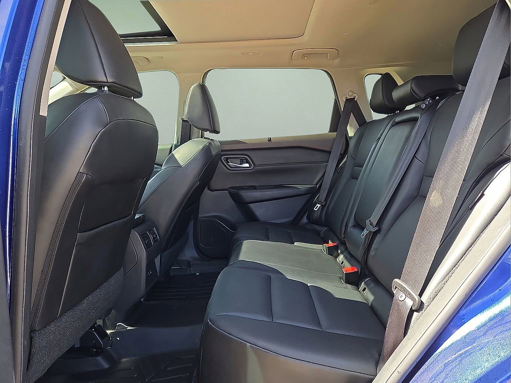 Used 2022 Nissan Rogue SV w/ SV Premium Package image 15