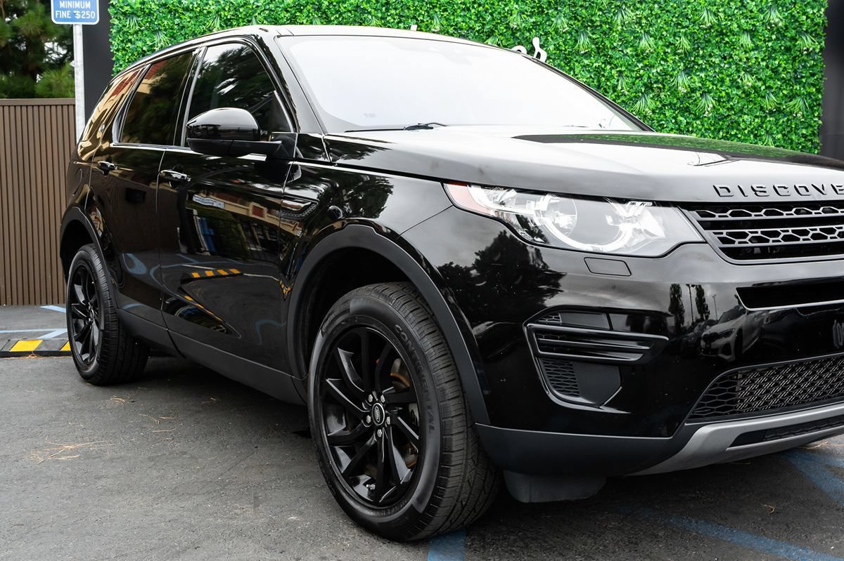 Used 2017 Land Rover Discovery Sport SE AWD/4WD image 4