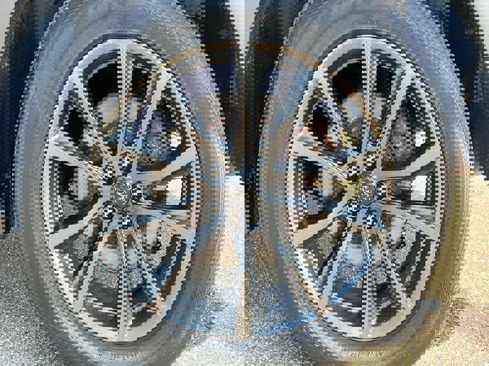 Used 2017 Ford Explorer XLT w/ Equipment Group 202A AWD/4WD image 14