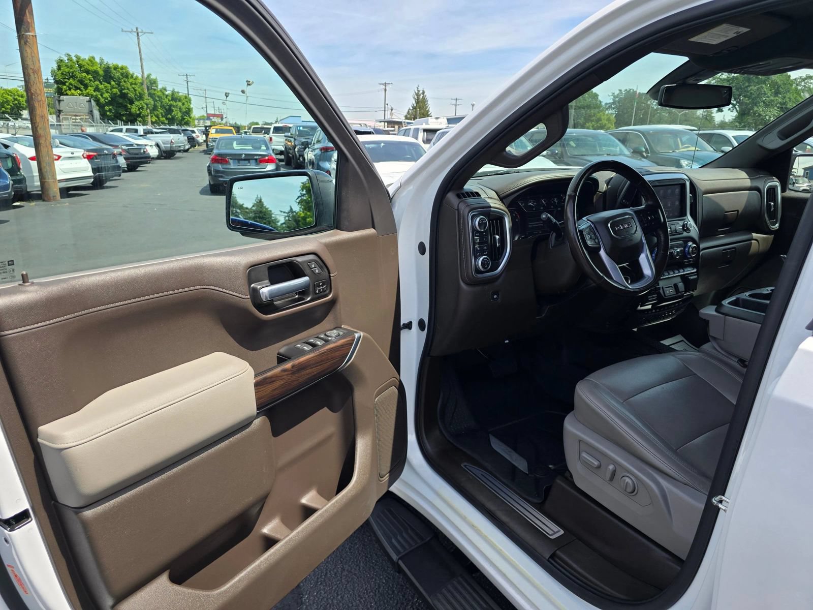 Used 2020 GMC Sierra 1500 SLT w/ Driver Alert Package II AWD/4WD image 19