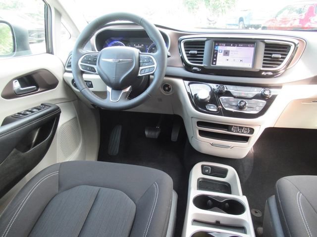 Certified 2023 Chrysler Voyager LX FWD image 13
