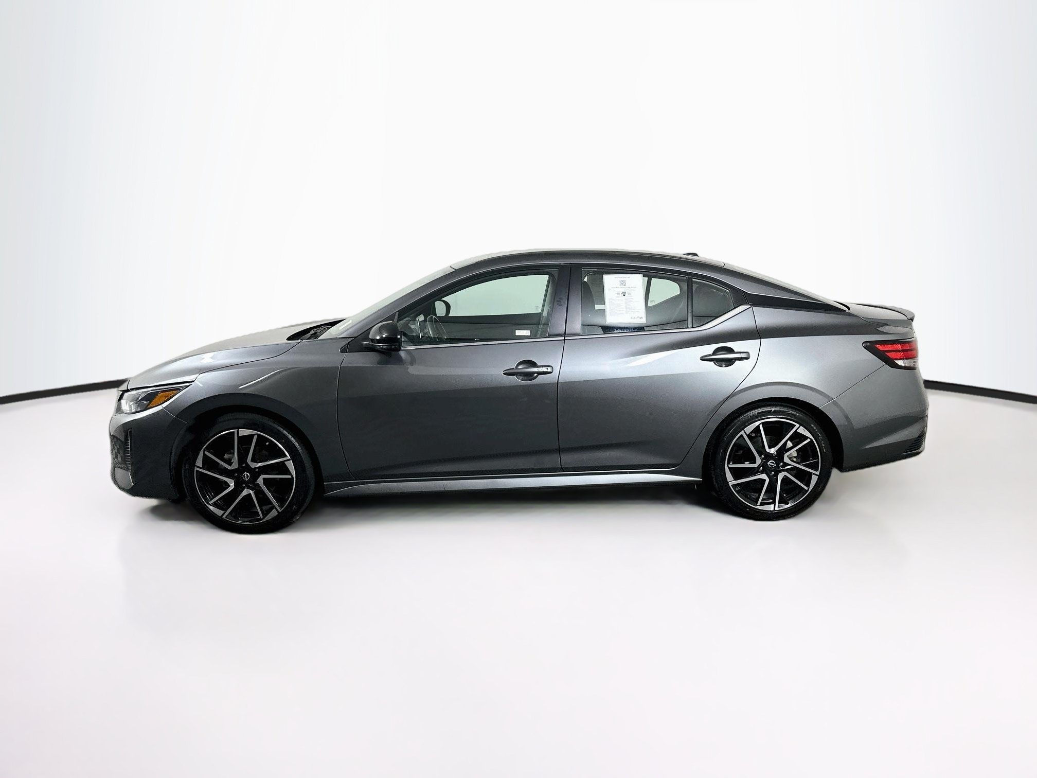 Used 2025 Nissan Sentra SR FWD image 4