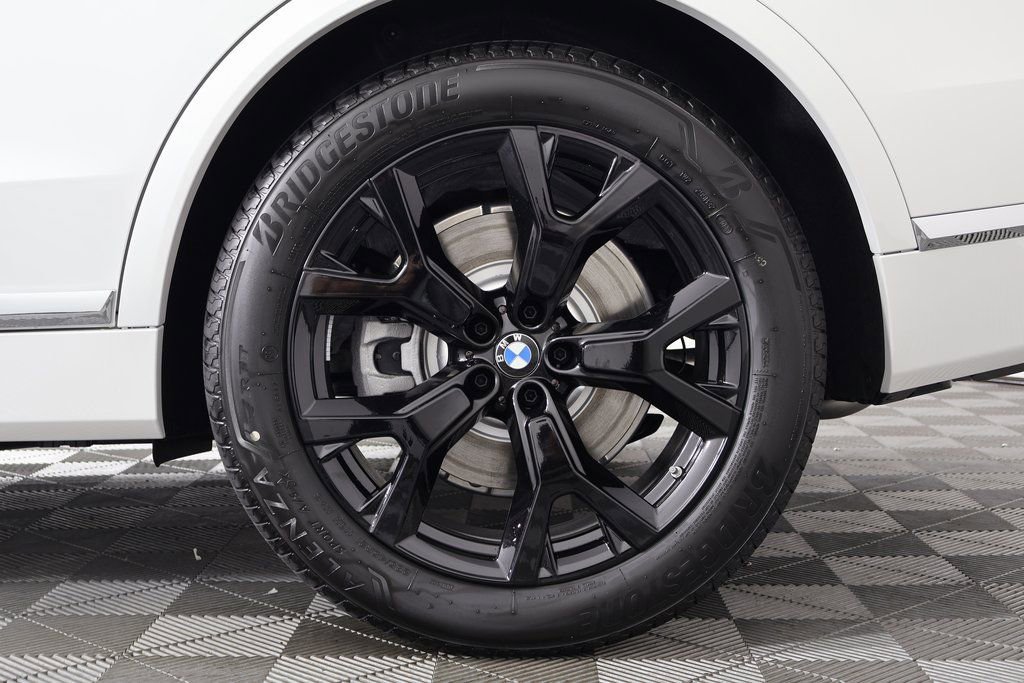 New 2026 BMW X7 xDrive40i w/ Premium Package image 11