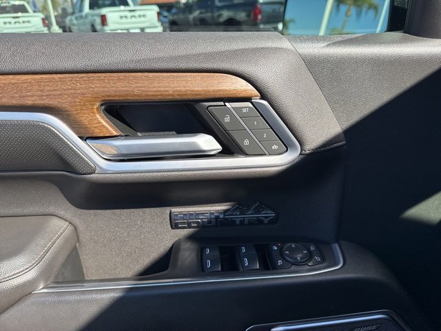 Used 2022 Chevrolet Silverado 1500 High Country w/ Technology Package image 15