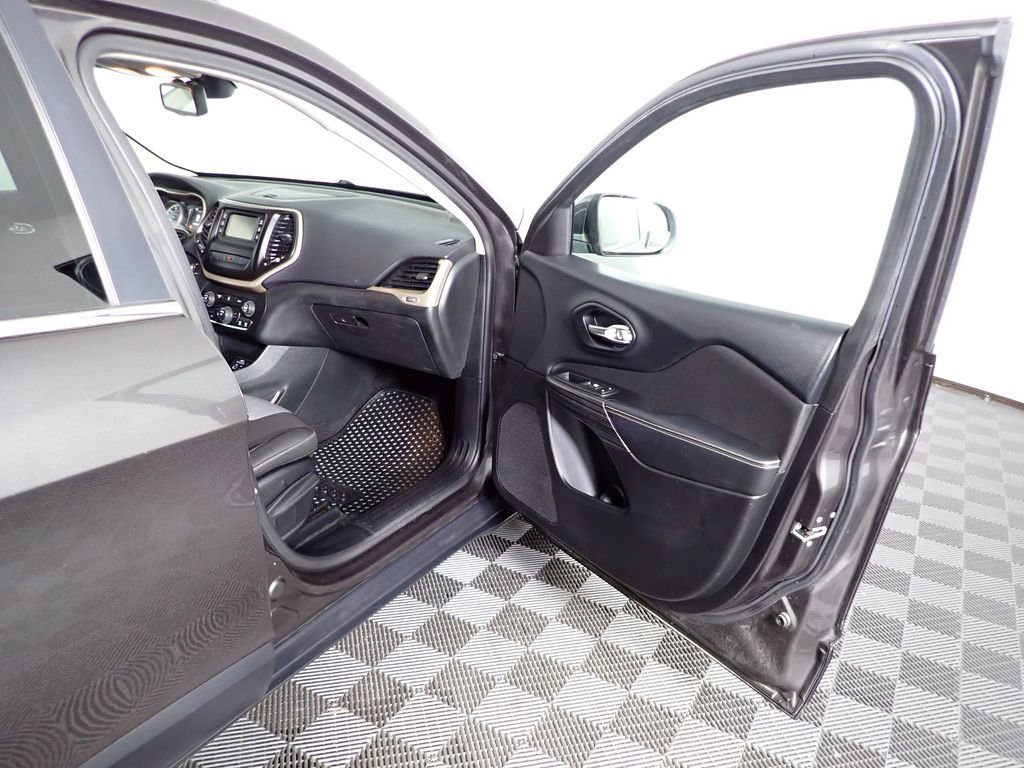 Used 2014 Jeep Cherokee Latitude w/ Cold Weather Group image 29