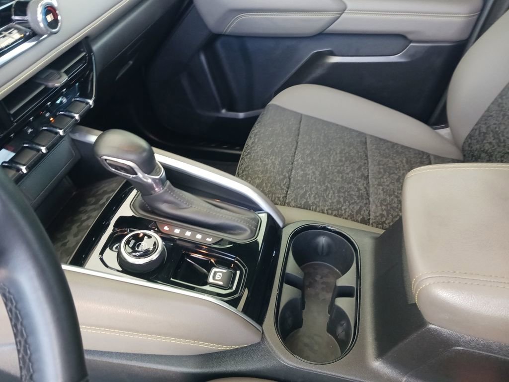 Used 2024 Chevrolet Colorado ZR2 w/ Technology Package image 11