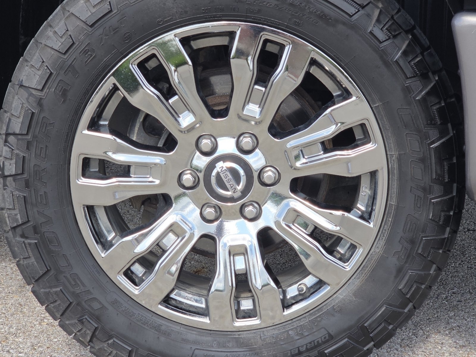 Used 2017 Nissan Titan Platinum Reserve AWD/4WD image 12