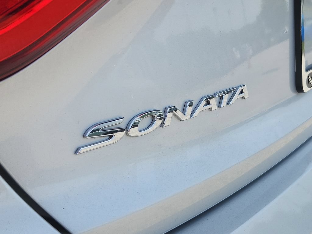 Used 2015 Hyundai Sonata Limited w/ Option Group 05 FWD image 25