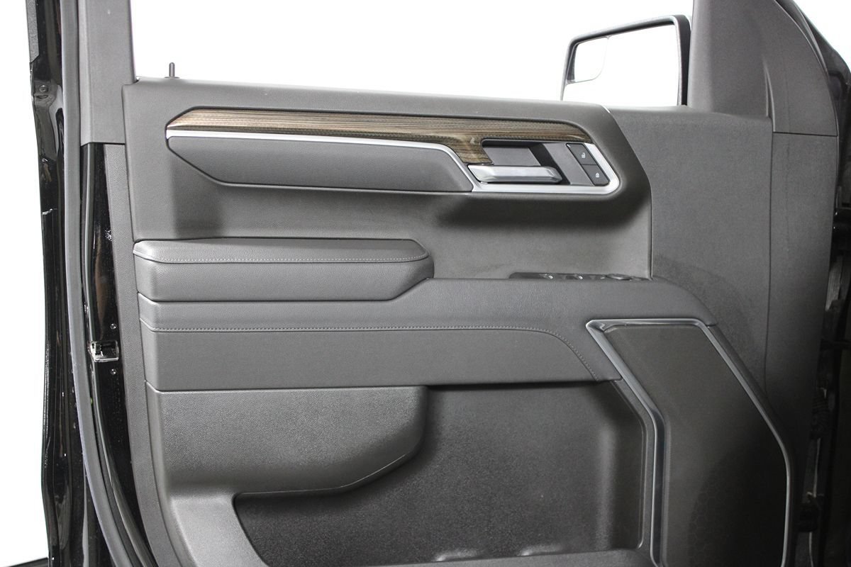 Used 2025 Chevrolet Silverado 1500 LT RWD image 8