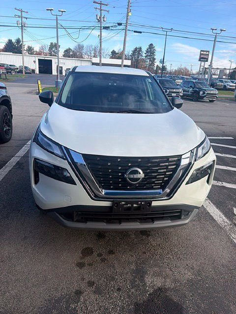 Used 2023 Nissan Rogue S AWD/4WD image 2