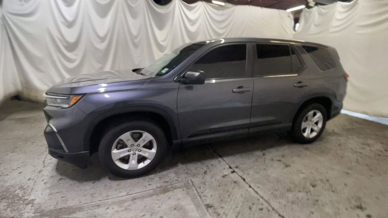 Used 2023 Honda Pilot LX image 4